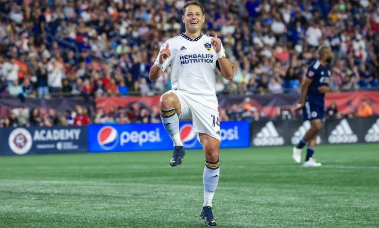 Y mientras el Tricolor no tiene gol, Chicharito... | Video