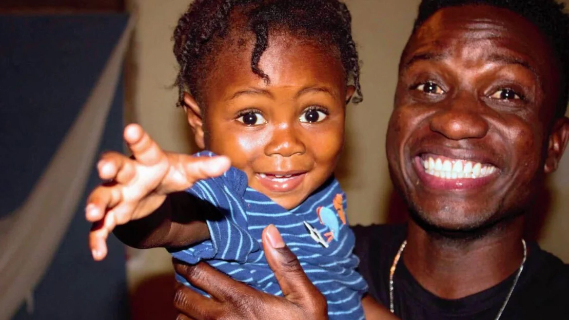 estudiante busca ser guardián de bebé que halló en basura