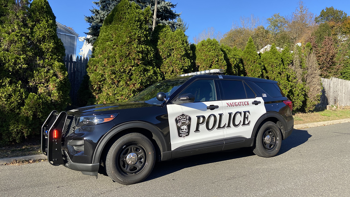 padre hizo que su hijo comiera heces y prendió petardos en los pantalones del niño