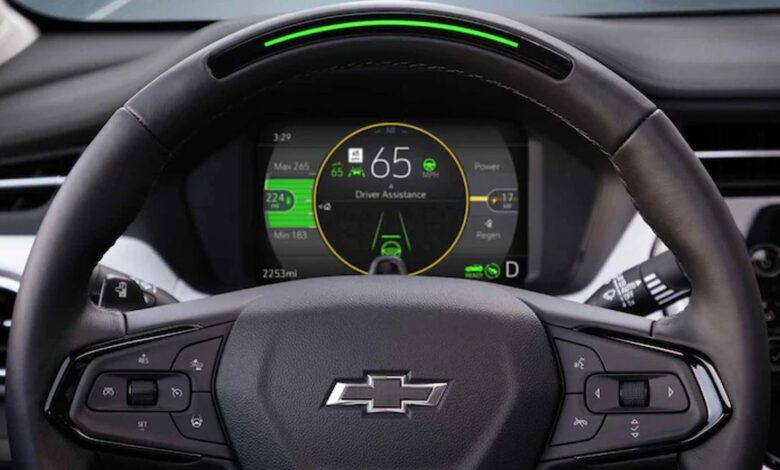 ¿La Chevrolet Silverado EV tiene asistencia al conductor?