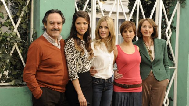 Santiago Ramos junto a Maribel Rivera, Juana Acosta, Nausicaa Bonnin y Alexandra Jiménez / Gtres