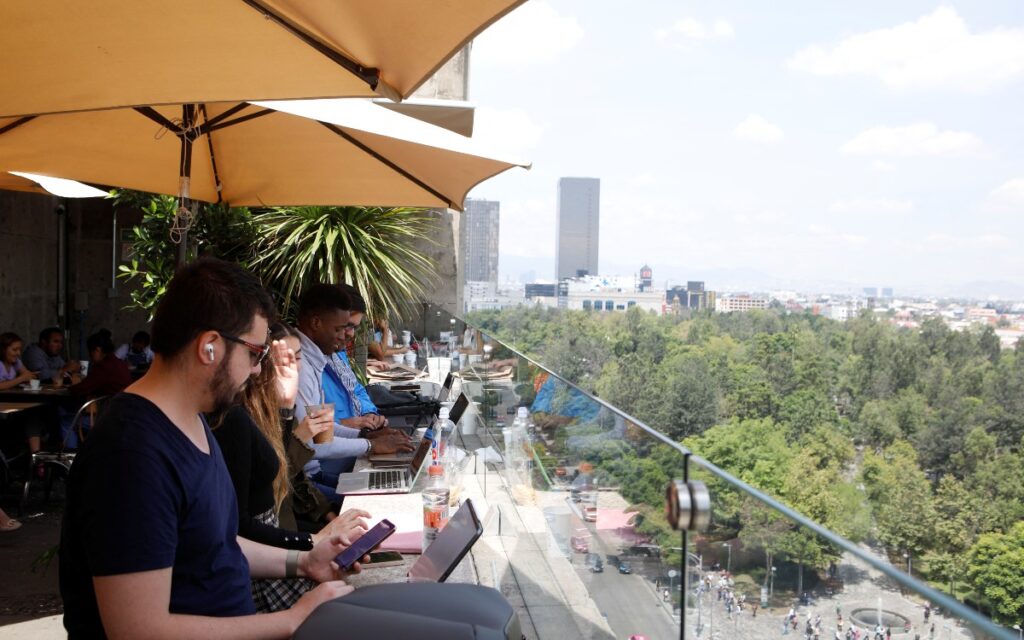 ¿Beneficio o amenaza? CDMX lidia con creciente ola de nómadas digitales extranjeros