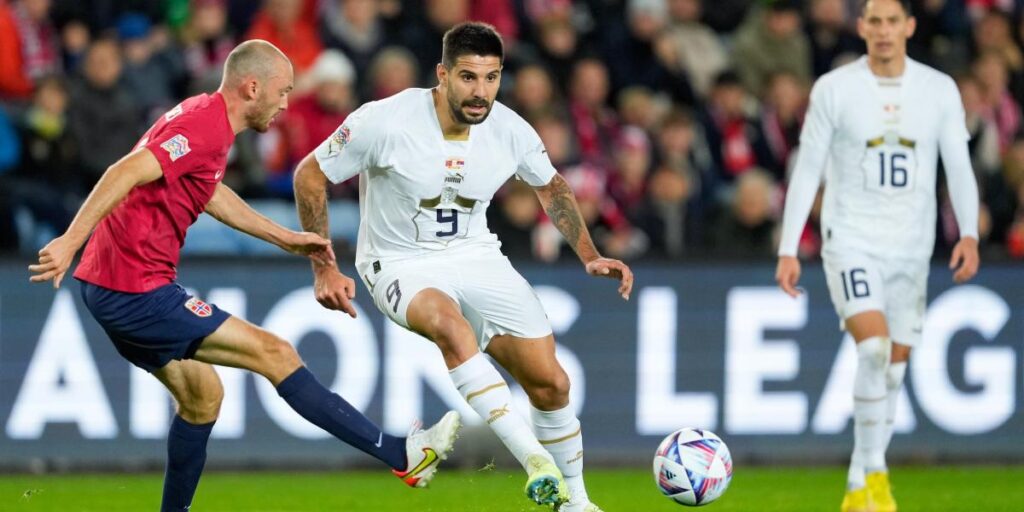 0-2: Mitrovic eclipsa a Haaland y Serbia asciende a la Liga A