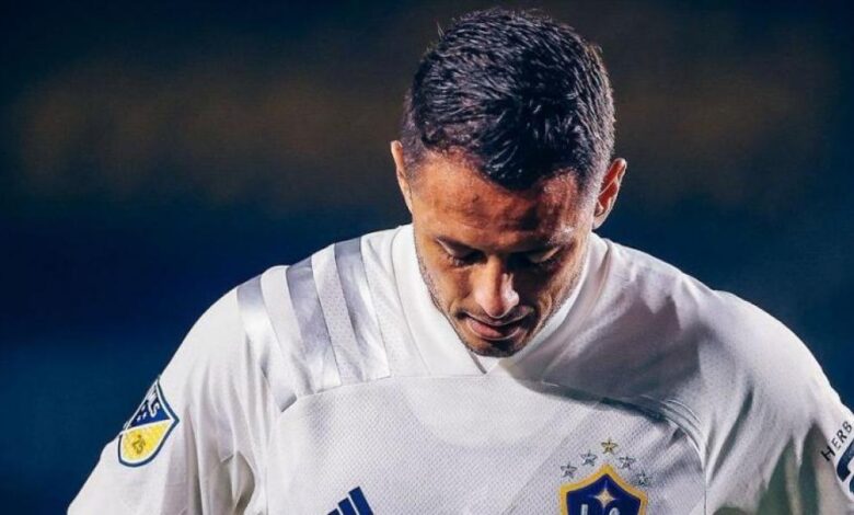 'Chicharito' llega a los 200 goles pero falla un penalti en el descuento que frustra la victoria