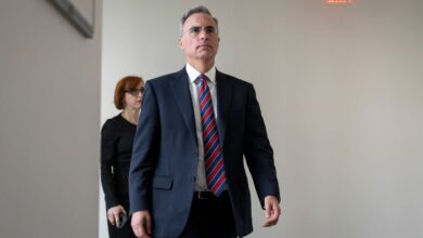 Pat Cipollone, exabogado de la Casa Blanca, testifica ante jurado federal