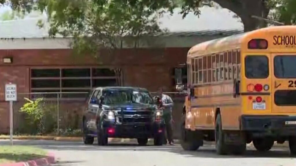 Comienzan las clases en Uvalde tras la masacre en la Escuela Primaria Robb