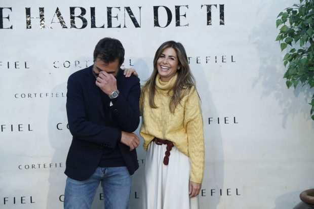 Nuria Roca y Juan del Val posando 