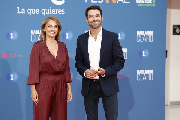Marc Calderó y Lourdes Maldonado en un photocall / Gtres