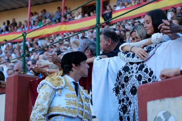 Victoria Federica viendo torear a Roca Rey en Valladolid / Gtres