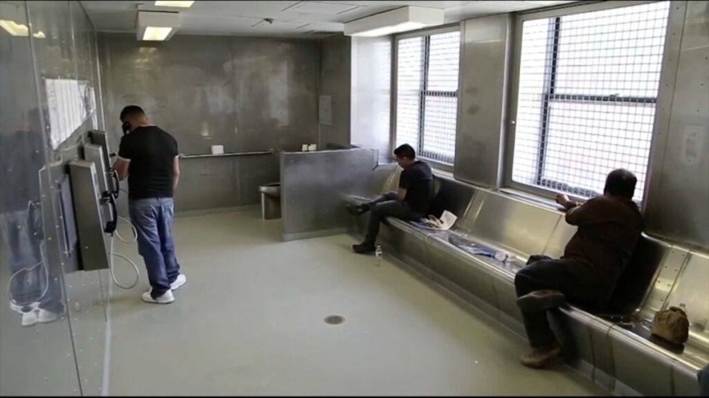 “Cucarachas en la comida”: exigen se investiguen centros de detención de inmigración