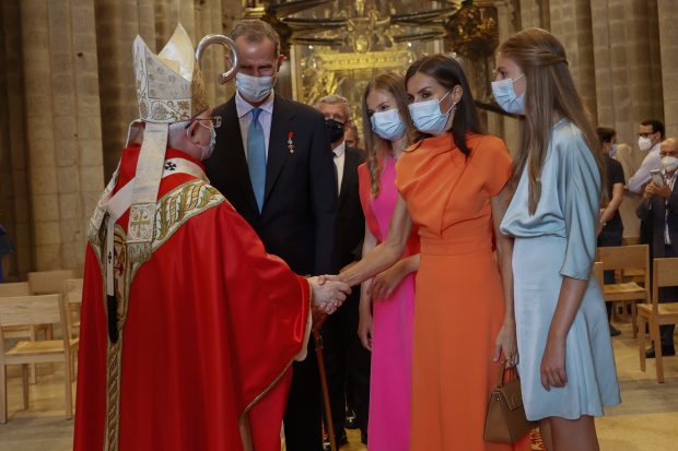La Familia Real durante la ofrenda al Apóstol / Gtres