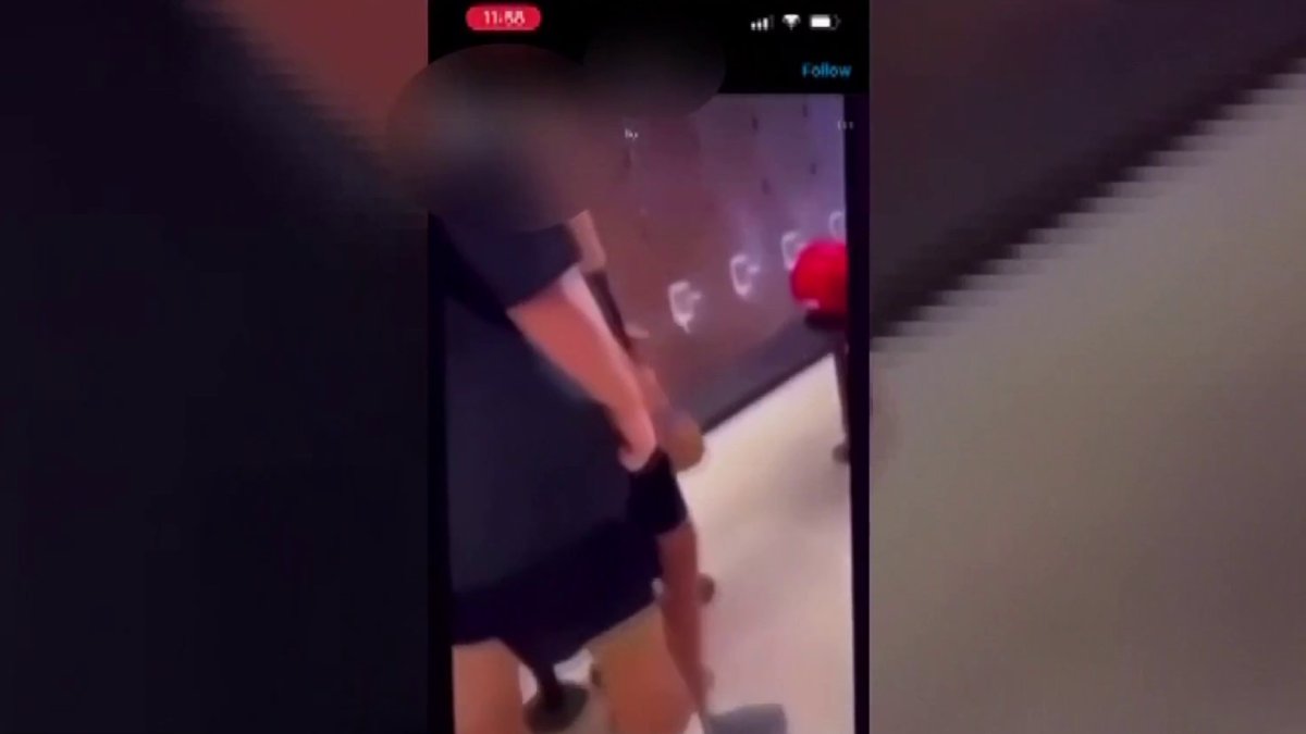 ¿Qué sucedió en los casilleros de la preparatoria Vista y el equipo de fútbol?