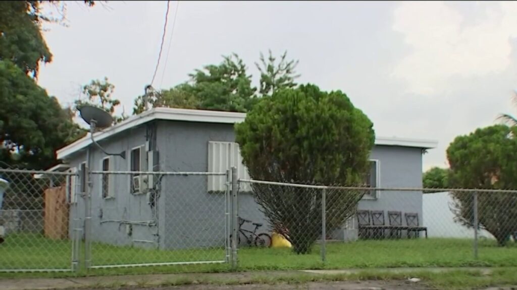 Joven arrestada por cargos de operar un prostíbulo en casa alquilada