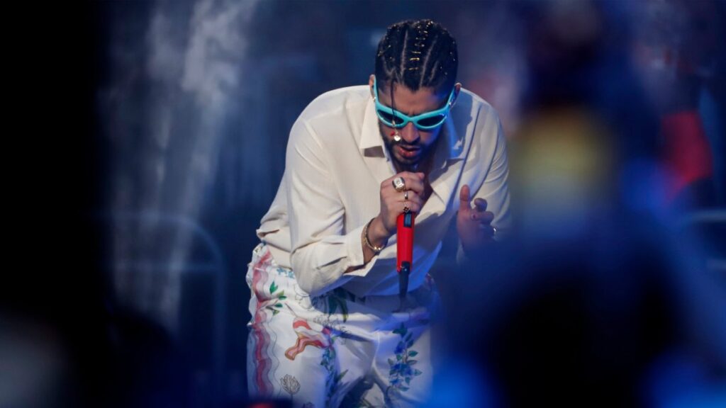 Bad Bunny  denuncia los cortes de luz en Puerto Rico en su nuevo video musical “El Apagón”