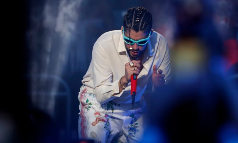 Bad Bunny denuncia los cortes de luz en Puerto Rico en su nuevo video musical “El Apagón”
