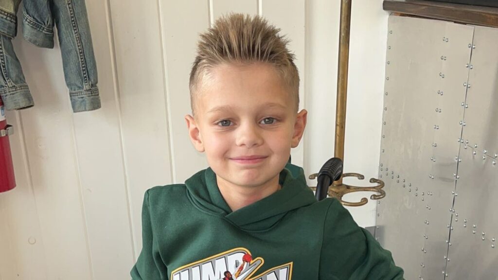 Cooper Roberts, sobreviviente del tiroteo masivo en Highland Park regresa a casa tras semanas en el hospital