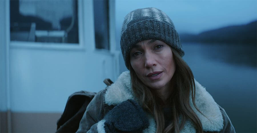 la madre abriendo mirada barco netflix jennifer lopez