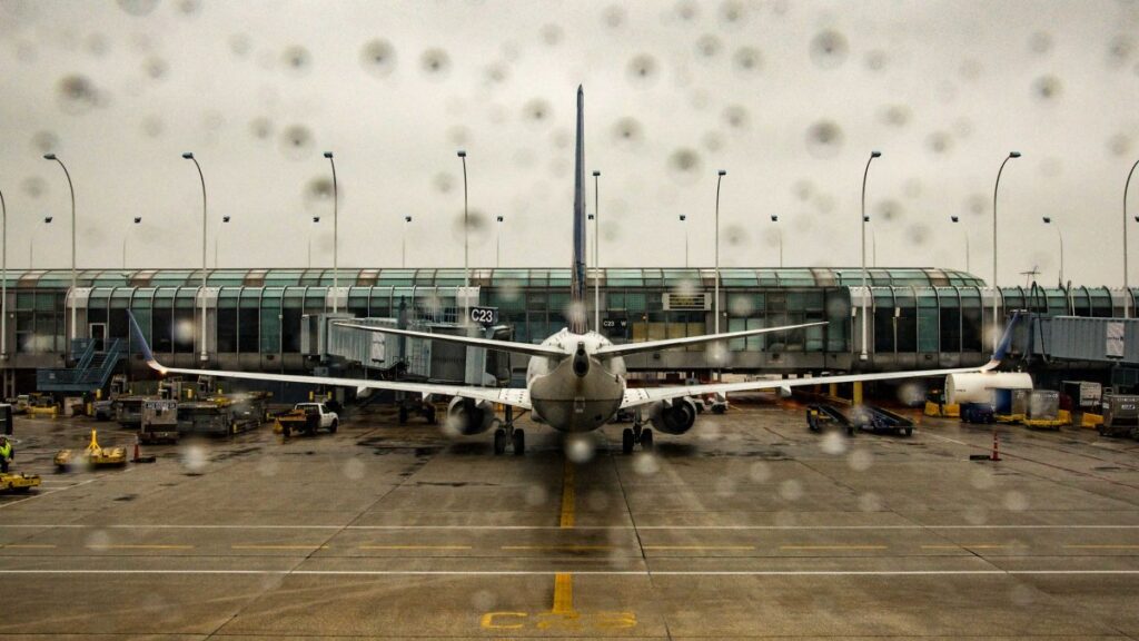 así se preparan las aerolíneas ante el paso del huracán Ian