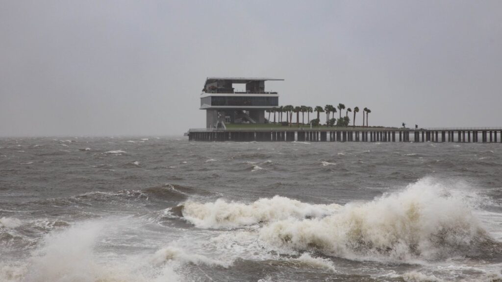 Huracán Ian azota el suroeste de Florida