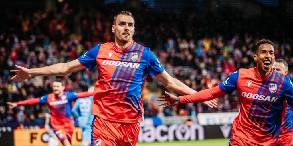 3-0: El Viktoria Plzen golea al Slavia y ya es líder en solitario