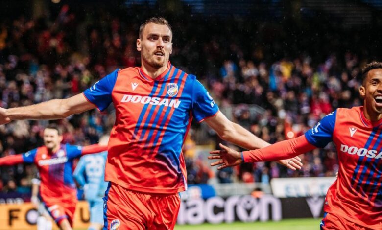 3-0: El Viktoria Plzen golea al Slavia y ya es líder en solitario