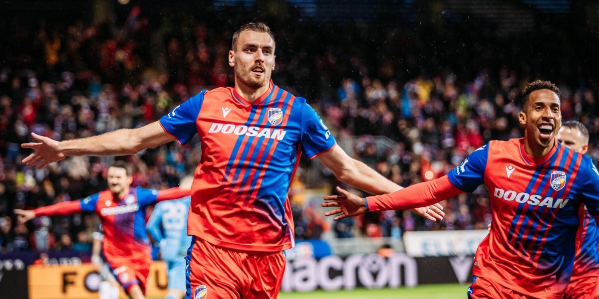 3-0: El Viktoria Plzen golea al Slavia y ya es líder en solitario