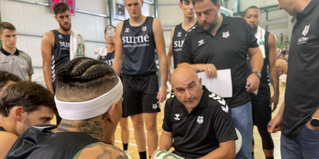 75-67: El Surne Bilbao gana al Budivelnyk y conquista el Torneo de Paredes