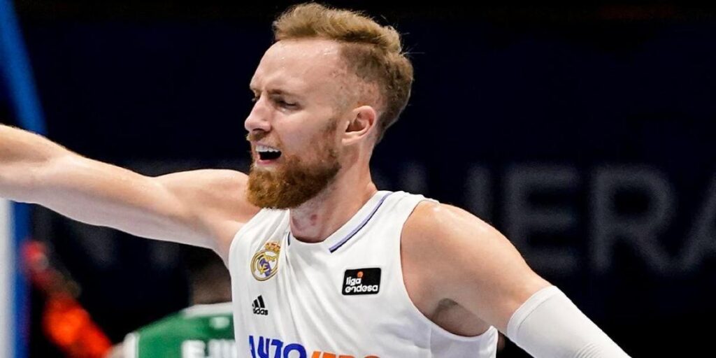 91-98: Musa se da un festín en su debut con el Madrid