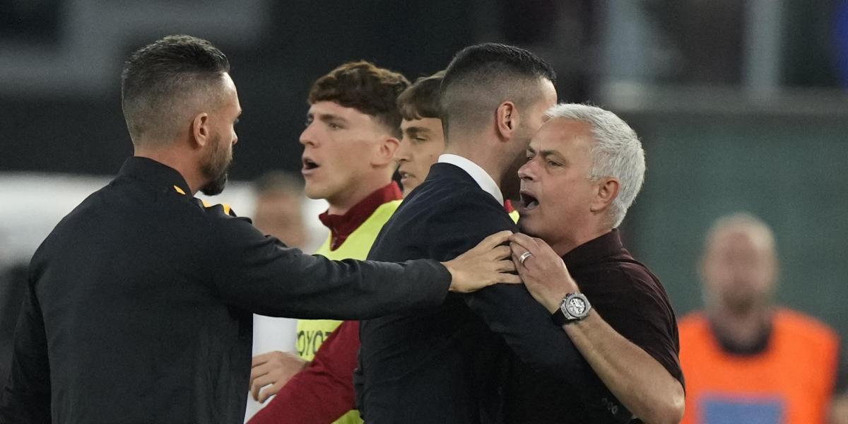 A Mourinho se le amontonan los problemas