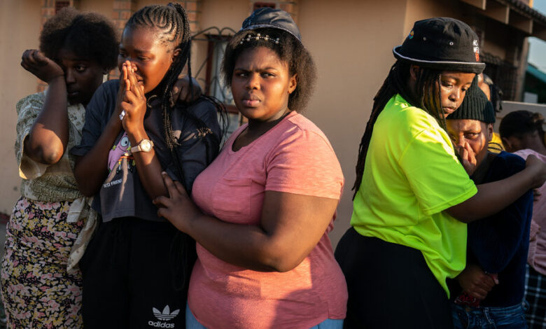 Adolescentes mueren por asfixia en una taberna de Sudáfrica, se les dice a los padres