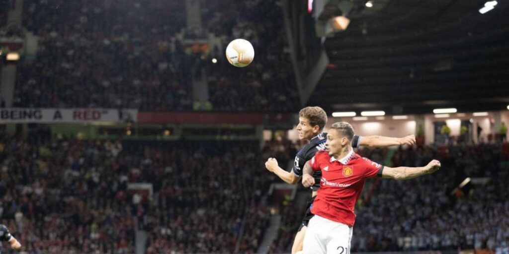 Aihen se corona en el ‘Teatro de los caños’