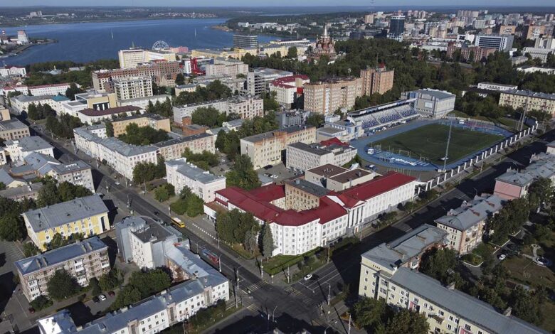 Al menos 13 muertos, entre ellos siete niños, por un tiroteo en una escuela de Rusia