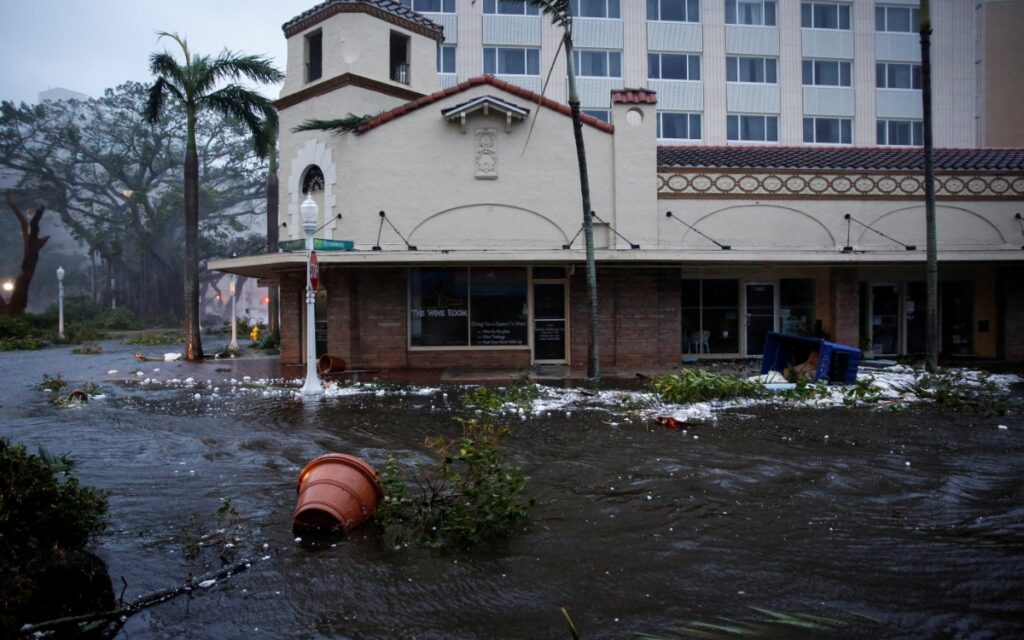 Al menos 2 mil vuelos cancelados por huracán Ian en Estados Unidos
