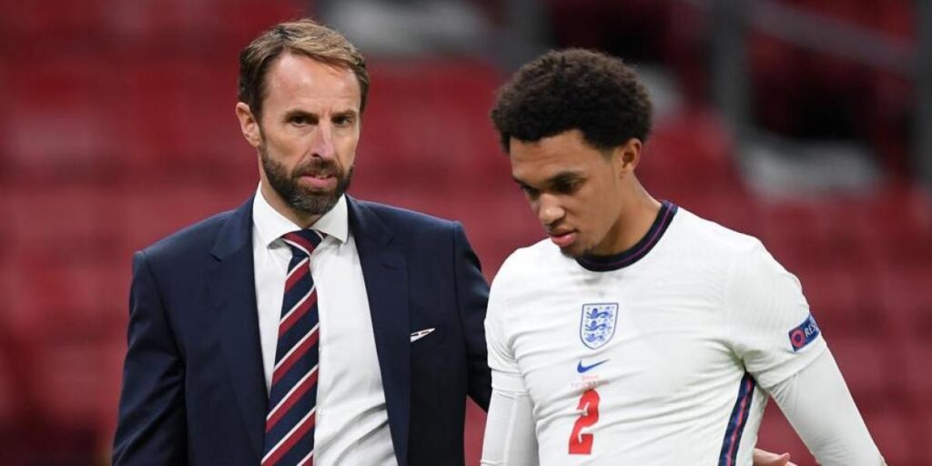 Alexander-Arnold se queda fuera ante Alemania