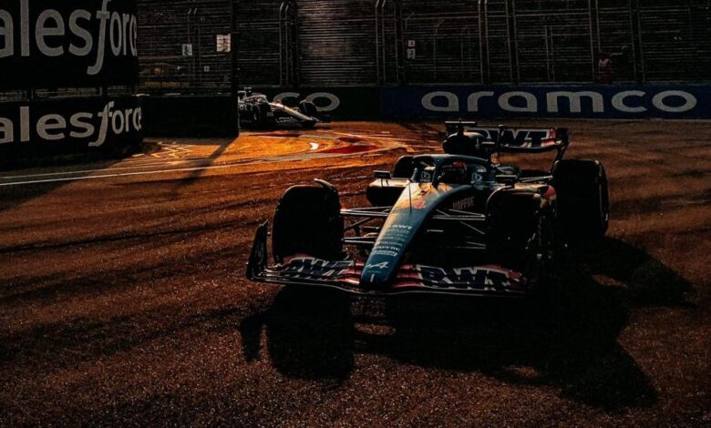 Alonso empieza con problemas en Singapur y Hamilton lidera