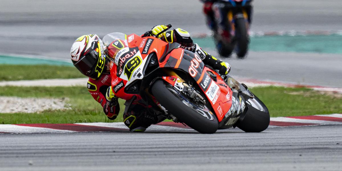 Álvaro Bautista empieza mandando en el GP de Catalunya y aumenta su ventaja