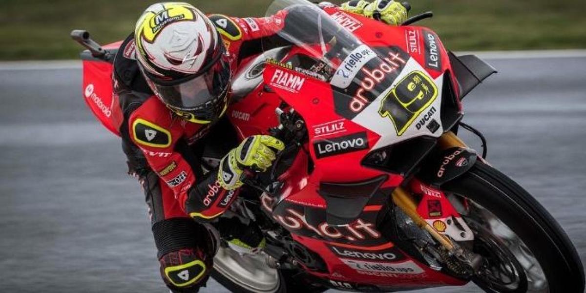 Álvaro Bautista gana la primera carrera y es más líder del Mundial SBK