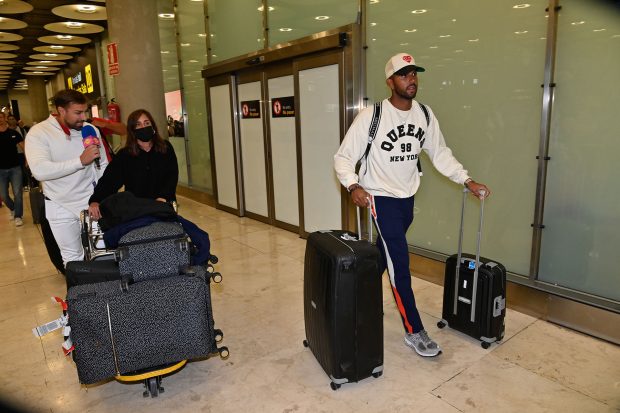 Anabel Pantoja, Yulen Pereira y Rafa Mora en el aeropuerto / Gtres