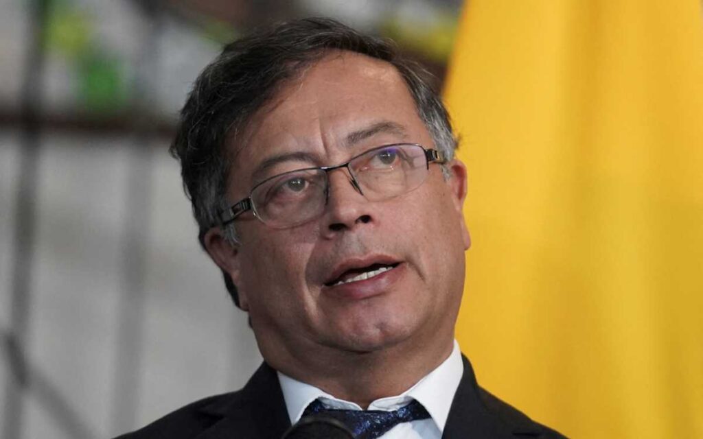 Anuncia Petro aumento de los precios de la gasolina y cuestiona subsidios