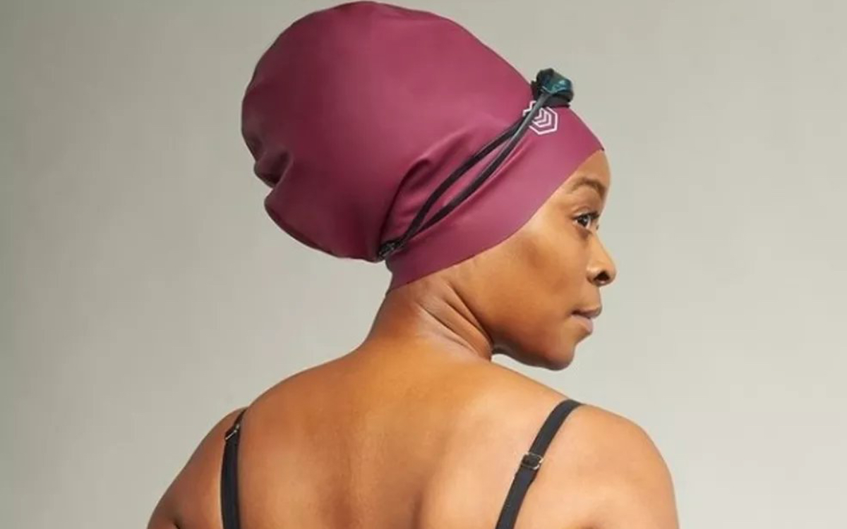 Aprueban el uso de gorros diseñados para afros en competencias de natación | Video