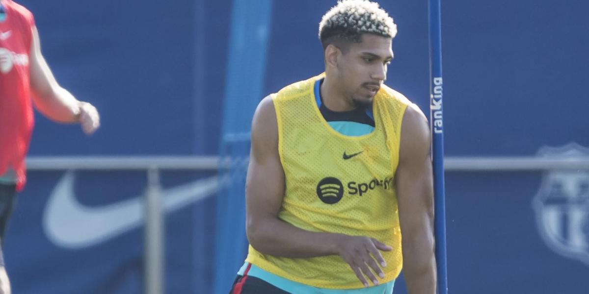 Araujo, en una lista de Uruguay con Luis Suárez pero sin Cavani