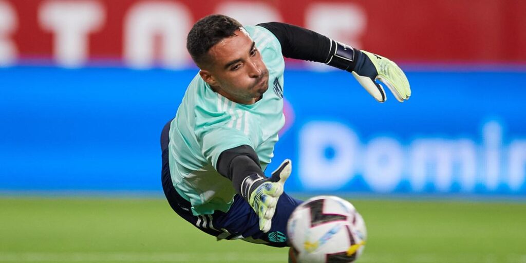 Asenjo se añade a las bajas del Real Valladolid