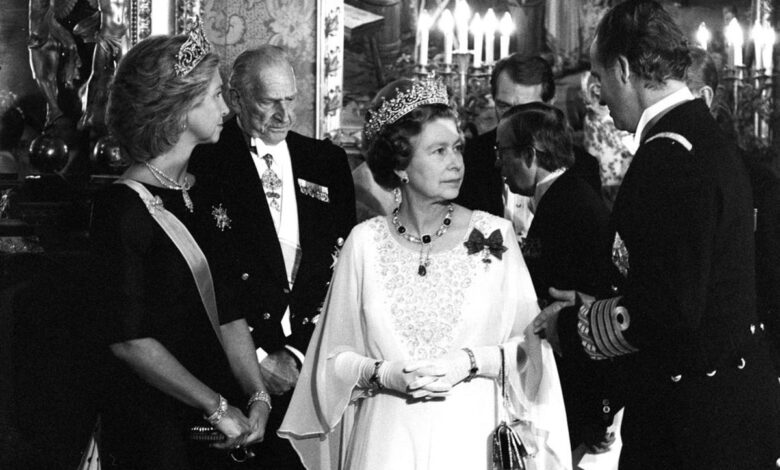 Así fue la primera y única visita de Isabel II a España: tensiones por Gibraltar, un intento de boicot, fiebre y camisetas de Cobi