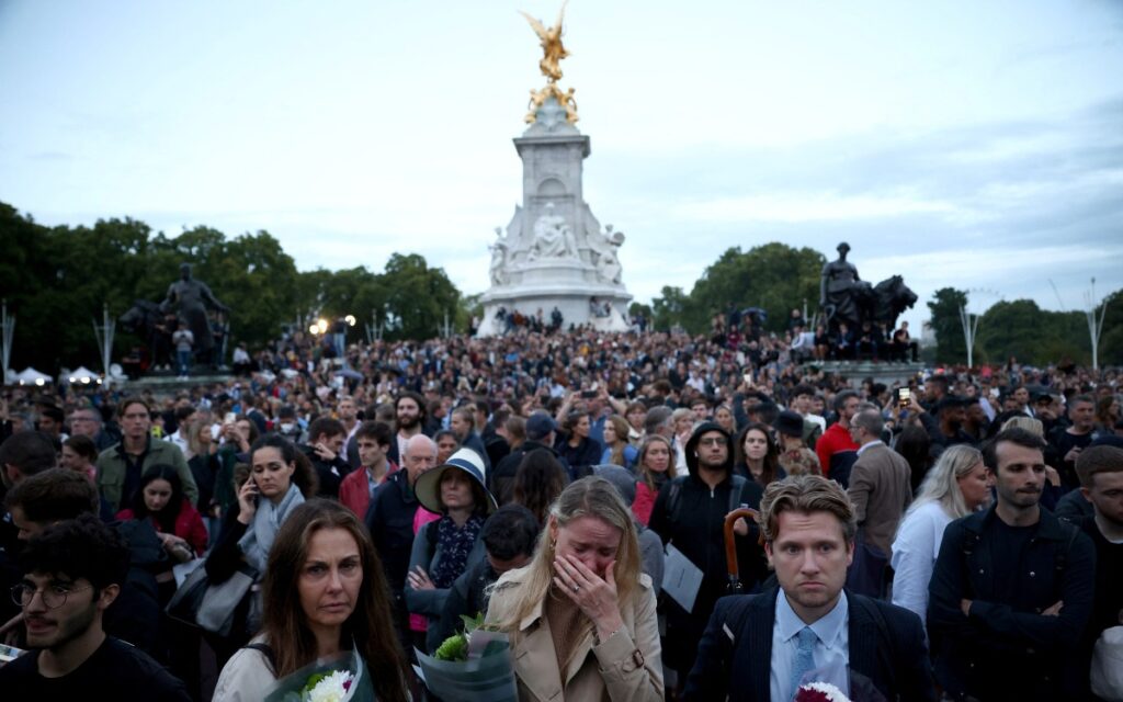 Así recibe Reino Unido la noticia de la muerte de la reina Isabel II | Video