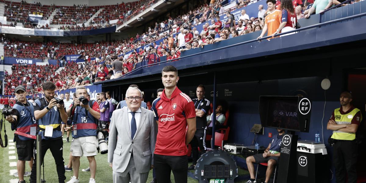 Asier Martínez, homenajeado en el Osasuna – Rayo Vallecano
