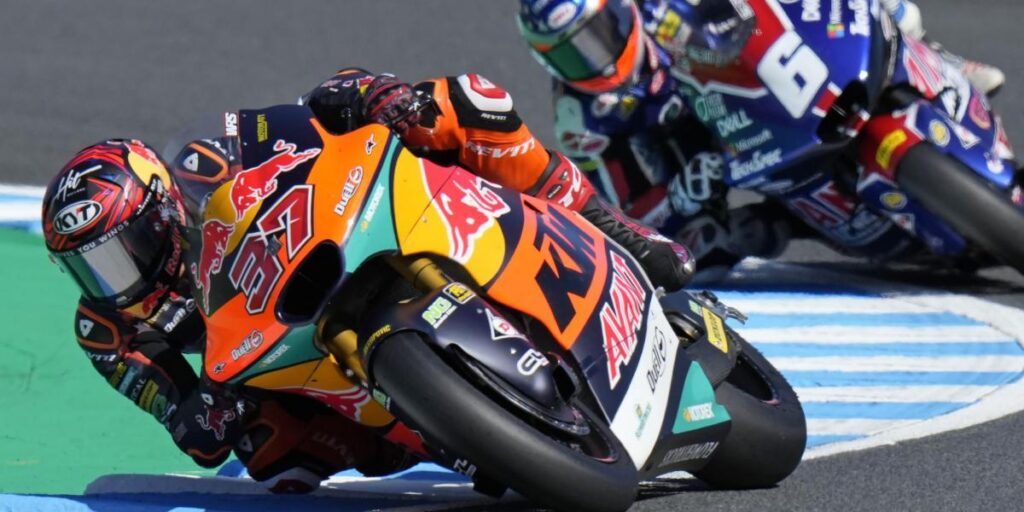 Augusto Fernández se lleva la pelea inicial con Chantra