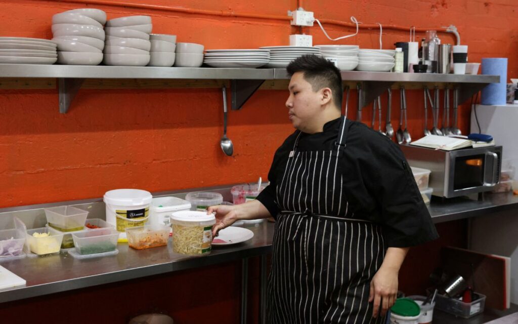 Australia necesita trabajadores migrantes, pero burocracia en visas los mantiene a raya