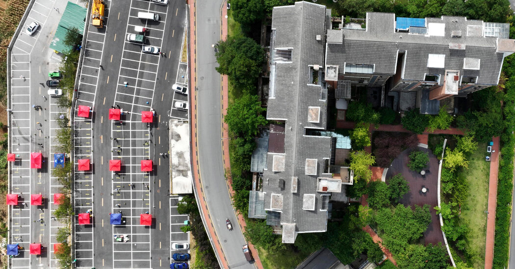 Autobús que lleva a personas a la cuarentena se estrella en China, matando a 27