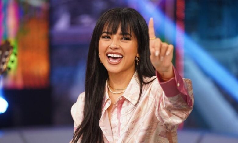 Becky G y su insólito ritual antes de cada concierto con alcohol de por medio