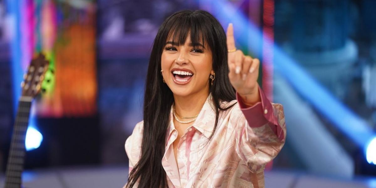 Becky G y su insólito ritual antes de cada concierto con alcohol de por medio